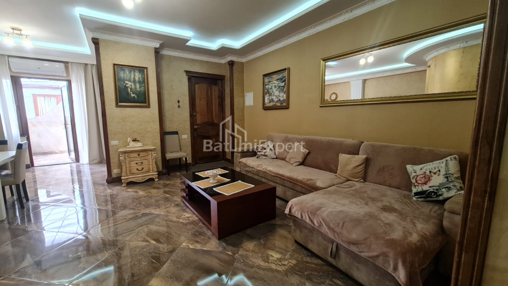 شقة سكنية 90 متر مربع - قسطنطين جامساخورديا, باتومي, جورجيا
